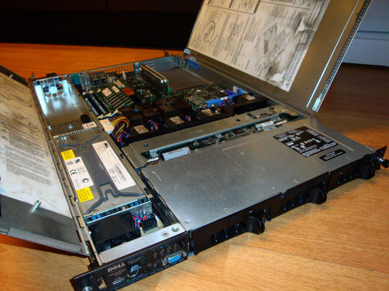 5x servers (Dell 1650) Dual Processor-voorkant_open-jpg